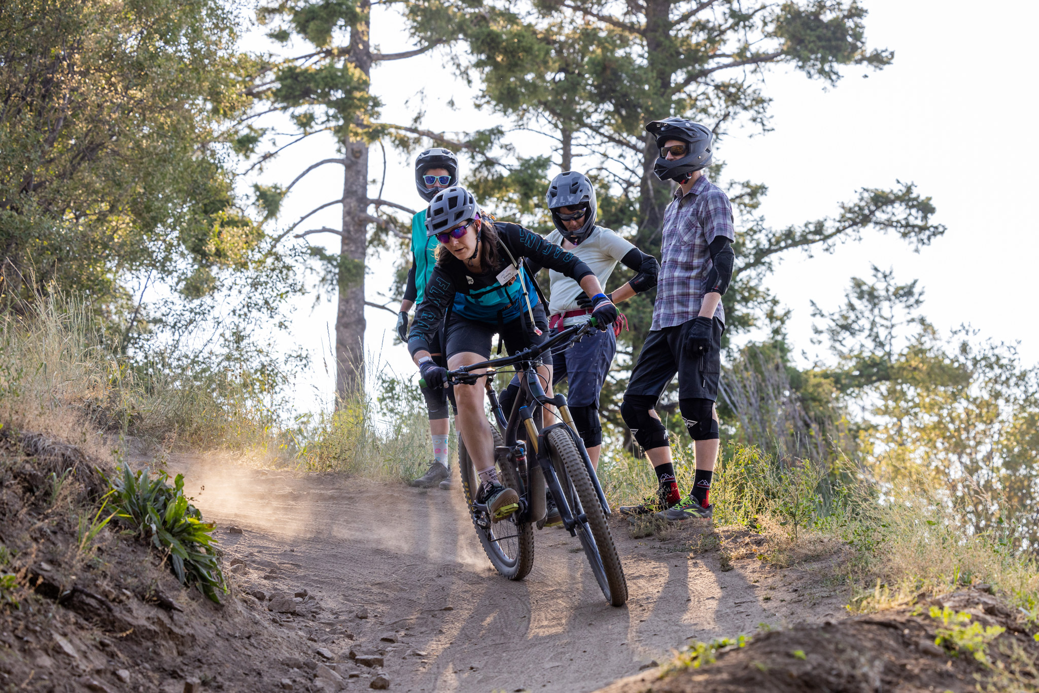 Female Bogus Bike School Coach Turns On Berm In Front Of 3 Students Summe r2022 Photo By Luke Tokunaga 2048px 1366px